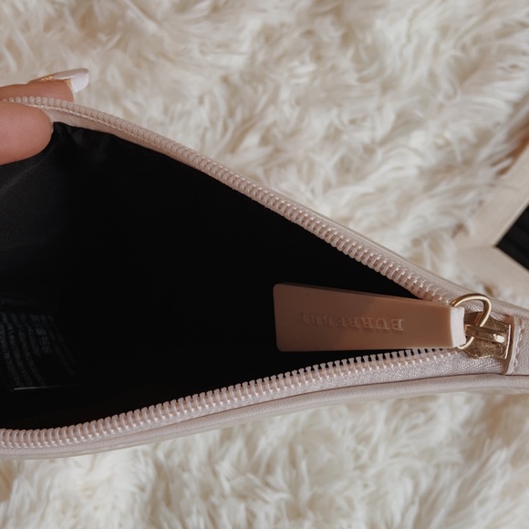 Burberry pouch in baby pink🤍💕 - Picture 5 of 6
